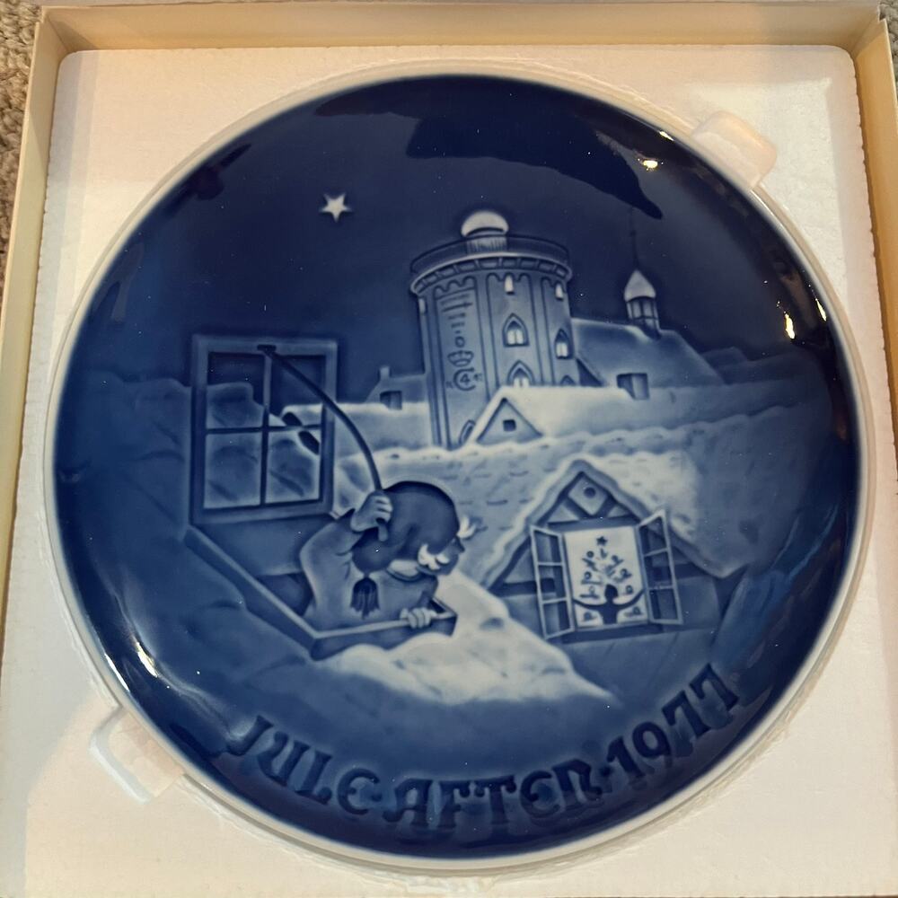 Copenhagen Porcelain Collectibles Plate Jule After 1977 Christmas